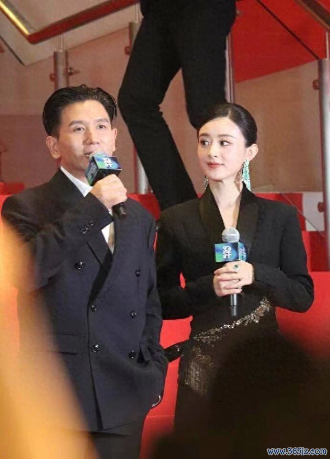 赵丽颖带女儿看烟花秀